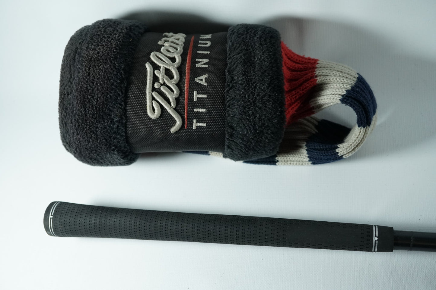 Titleist 975D Driver 9.5° / Regular Flex Graphite Shaft / New Grip