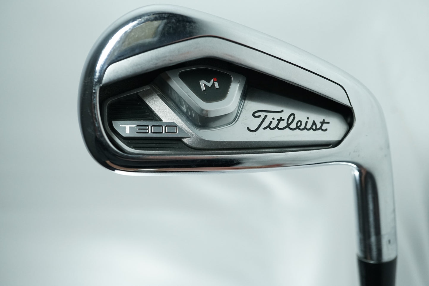 Titleist T300 7 Iron / Regular Flex Steel Shaft / 04042581
