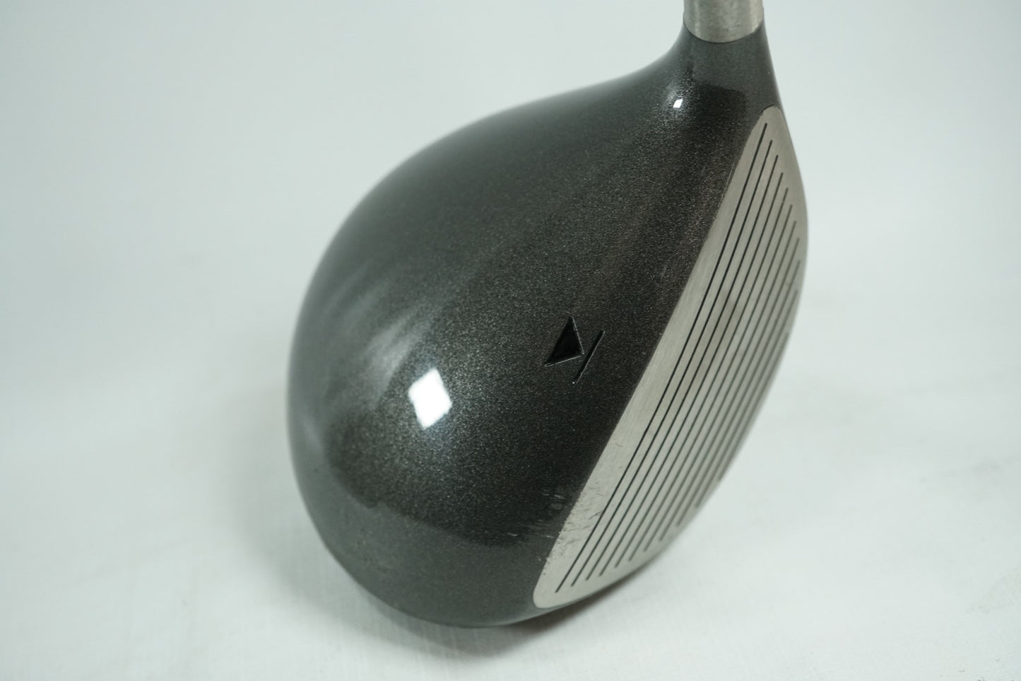 Titleist 975D Driver 9.5° / Stiff Flex Graphite Shaft / New Grip / 090625417