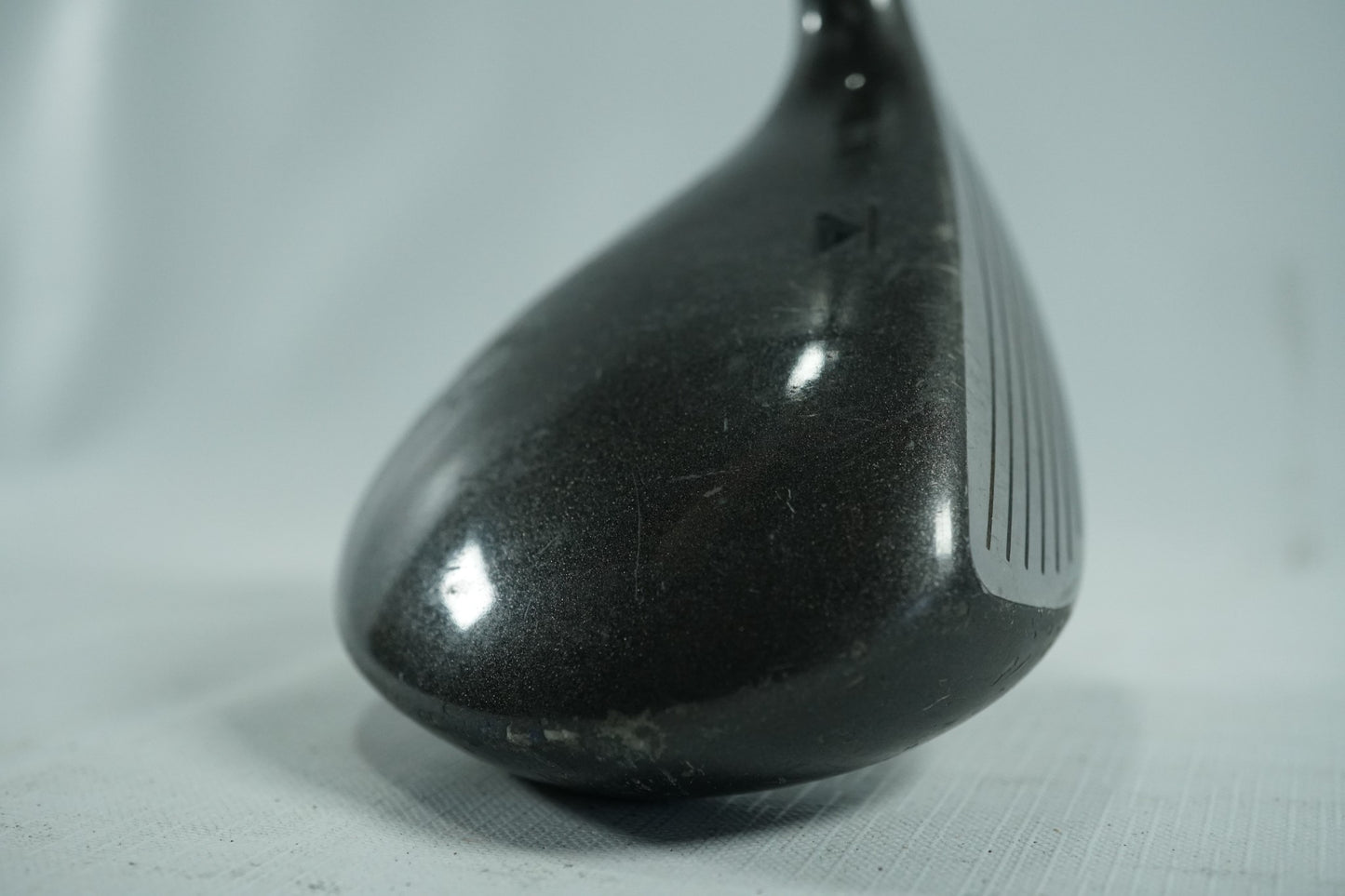 Titleist 975F 2 Wood 13.5° / Stiff Flex Graphite Shaft / New Grip