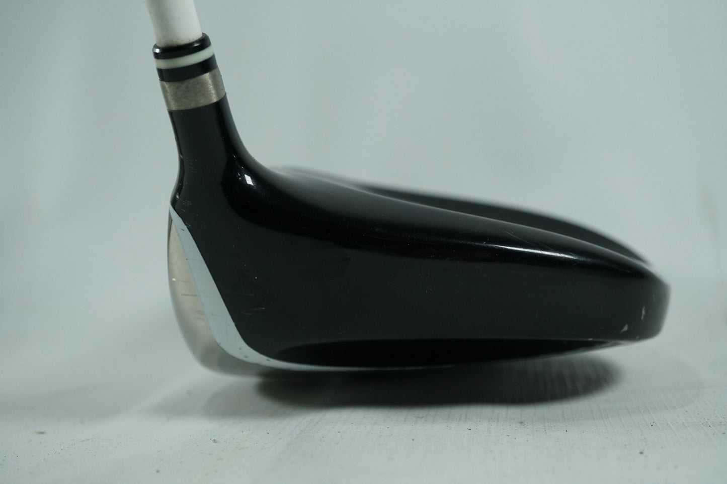 Wilson Spine Driver 10.5° / Regular Flex Graphite Shaft / New Grip