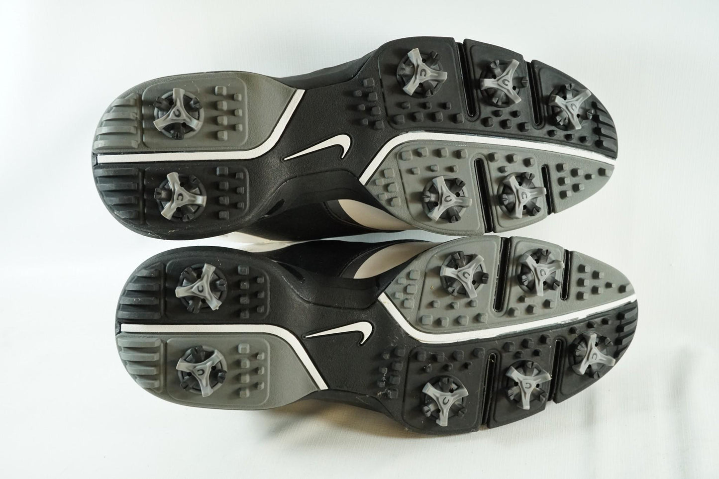 Nike Heritage Spiked Golf Shoes / White and Black / UK9 / New