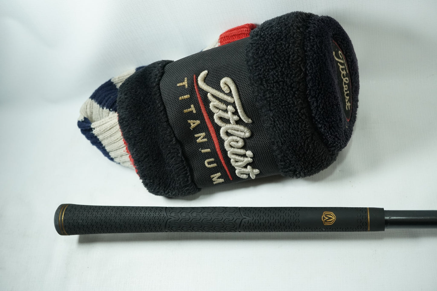 Titleist 975D Driver 9.5° / Stiff Flex Graphite Shaft / New Grip / 090625417