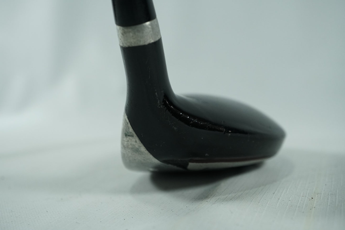 Wilson Deep Red 3 Hybrid 16° / Regular Flex Graphite Shaft / New Grip / 19082524