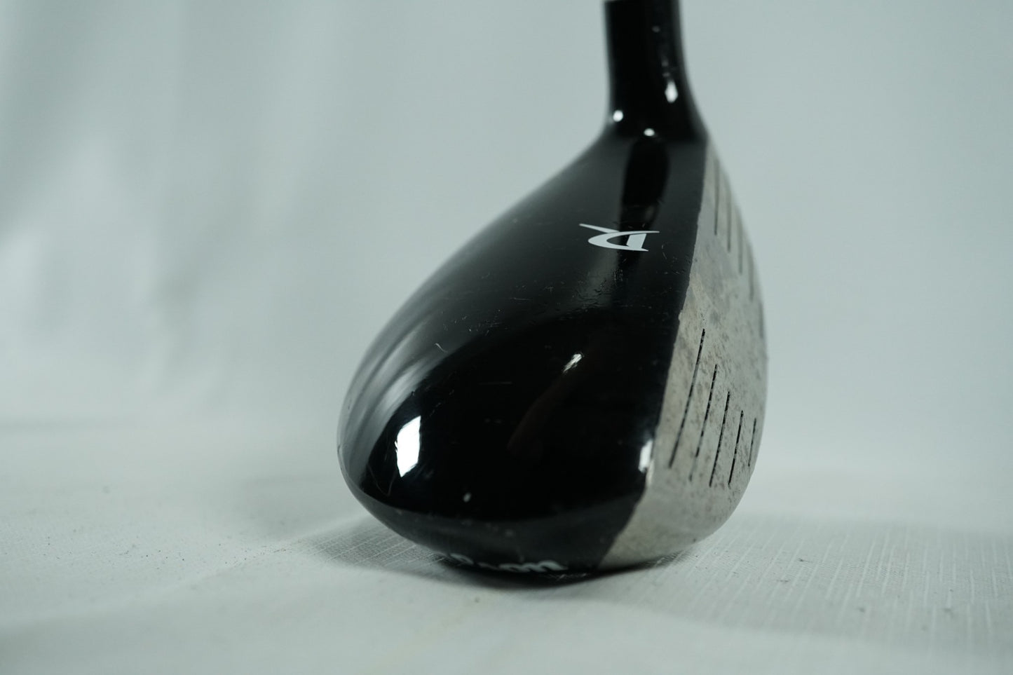 Wilson Deep Red 3 Hybrid 16° / Regular Flex Graphite Shaft / New Grip / 19082524