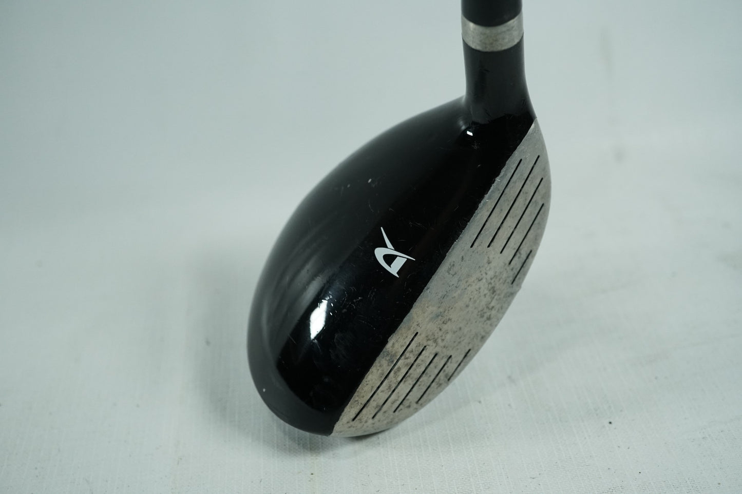 Wilson Deep Red 3 Hybrid 16° / Regular Flex Graphite Shaft / New Grip / 19082524