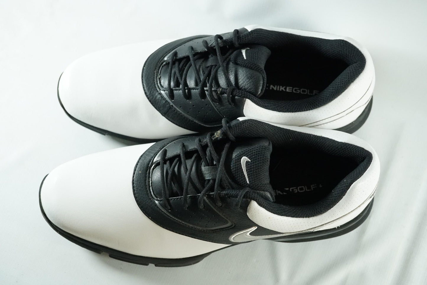 Nike Heritage Spiked Golf Shoes / White and Black / UK9 / New