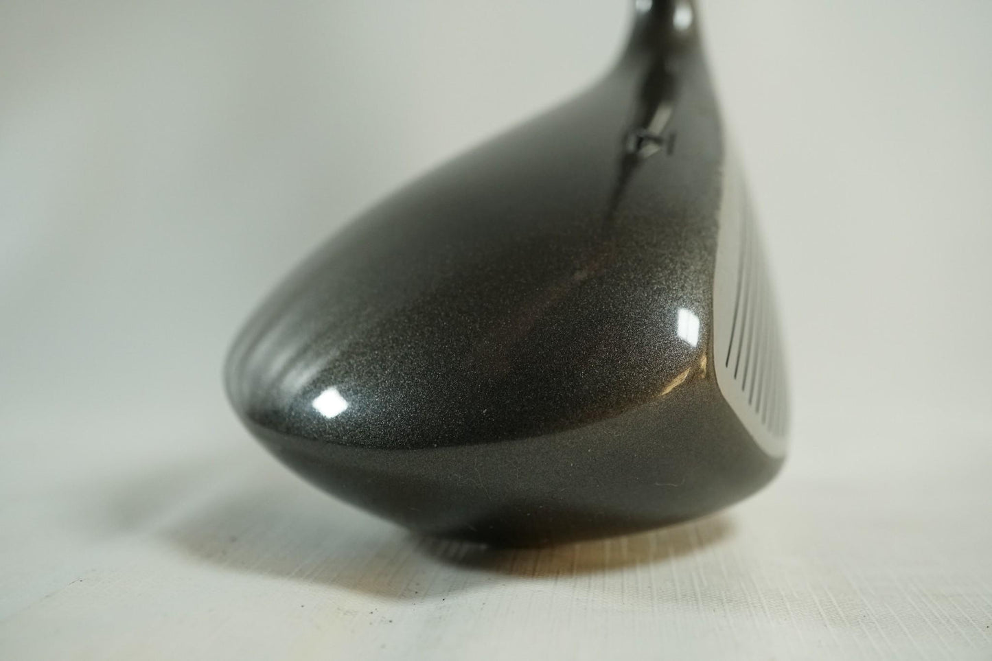 Titleist 975D Driver 9.5° / Regular Flex Graphite Shaft / New Grip