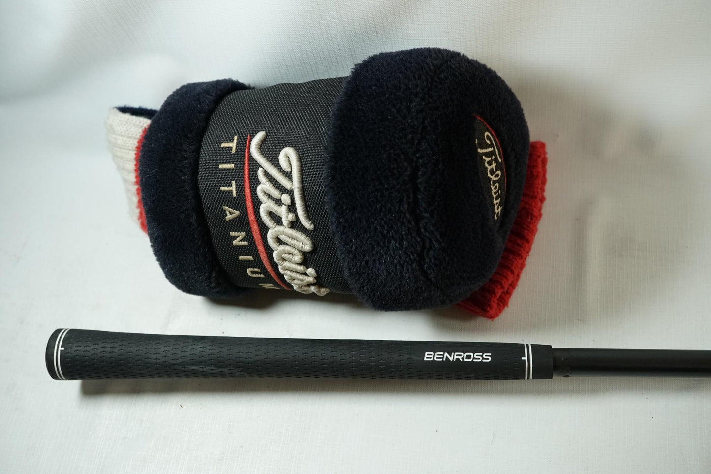 Titleist 975D Driver 9.5° / Regular Flex Graphite Shaft / New Grip