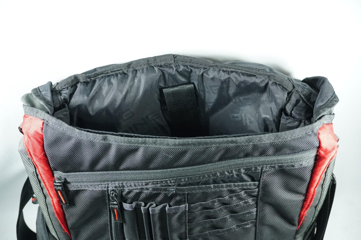 Ping Shoulder Bag / Black / 35x35cm