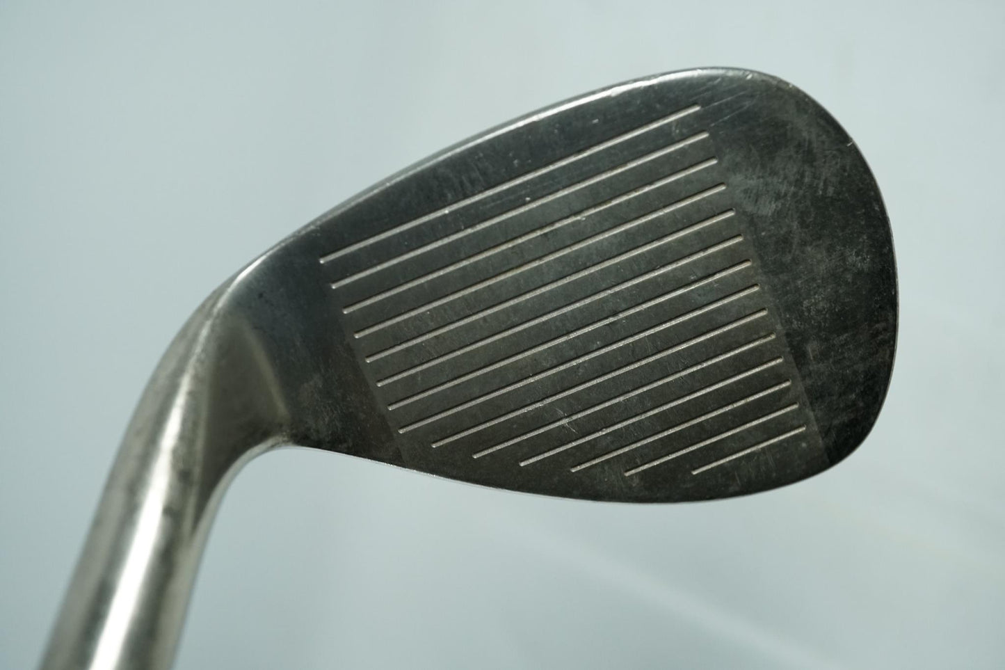 Wilson Deep Red Sand Wedge 56° / Steel Shaft