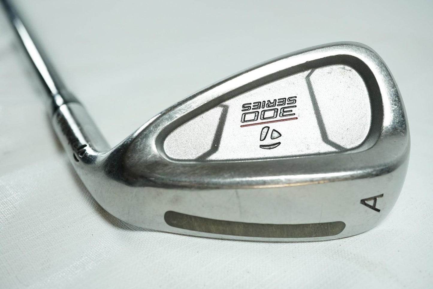 Taylormade 300 Series Approach Wedge / Regular Flex Graphite Shaft