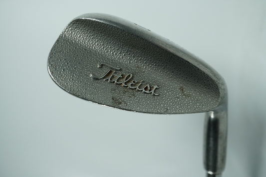 Titleist Accu-Flo Pitching Wedge / Regular Flex Steel Shaft / New Grip