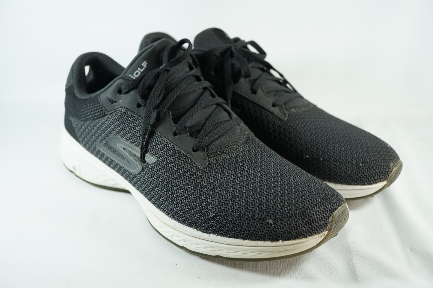 Skechers GoGolf Shoes / Black and White / UK9.5